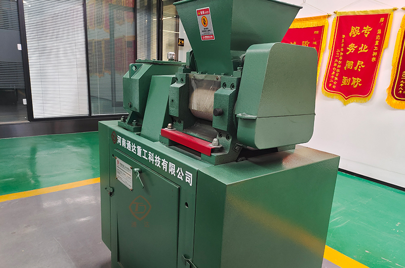 對(duì)輥擠壓造粒機(jī).jpg